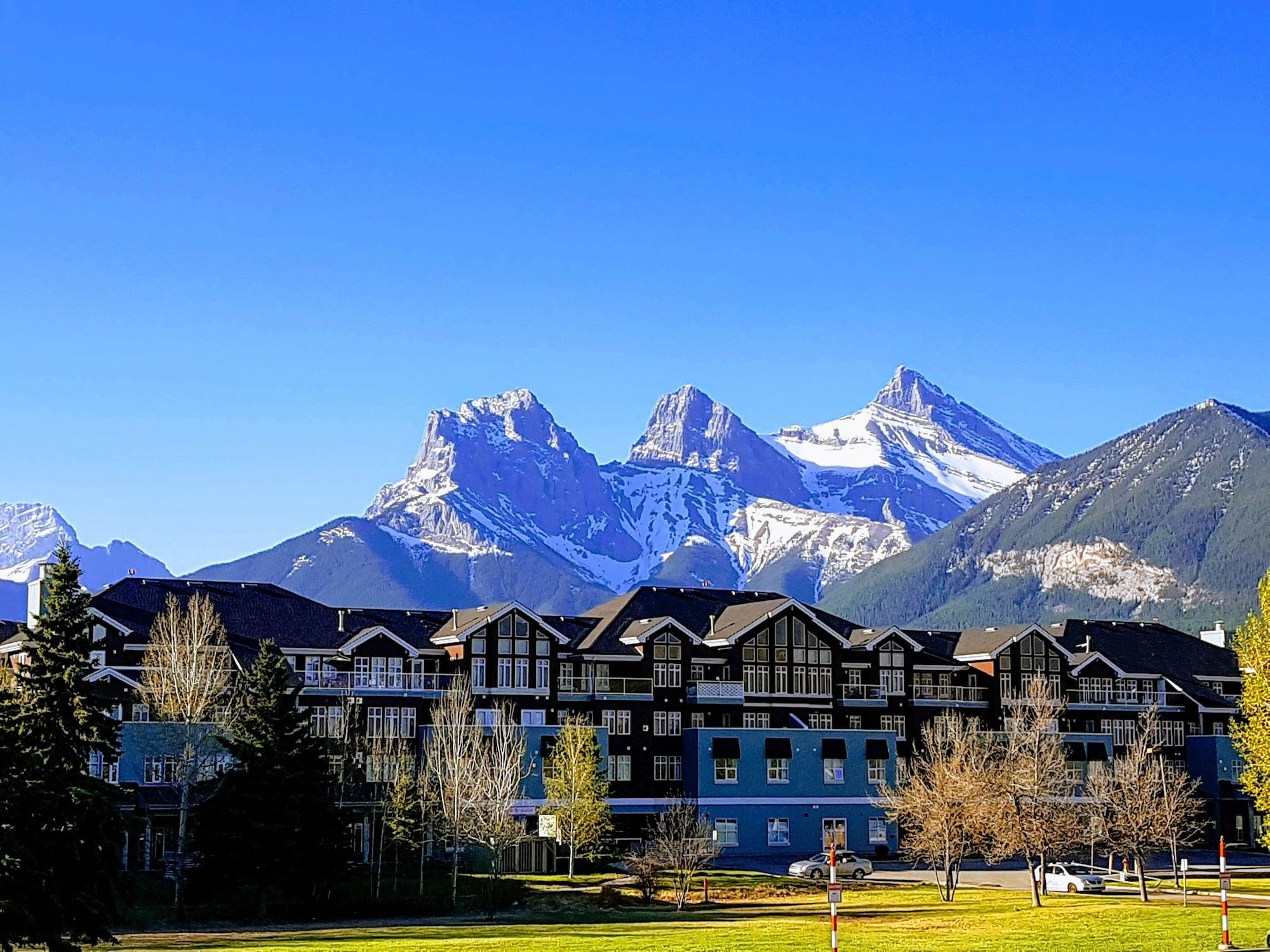 Sunset Mountain Inn Канмор Екстериор снимка