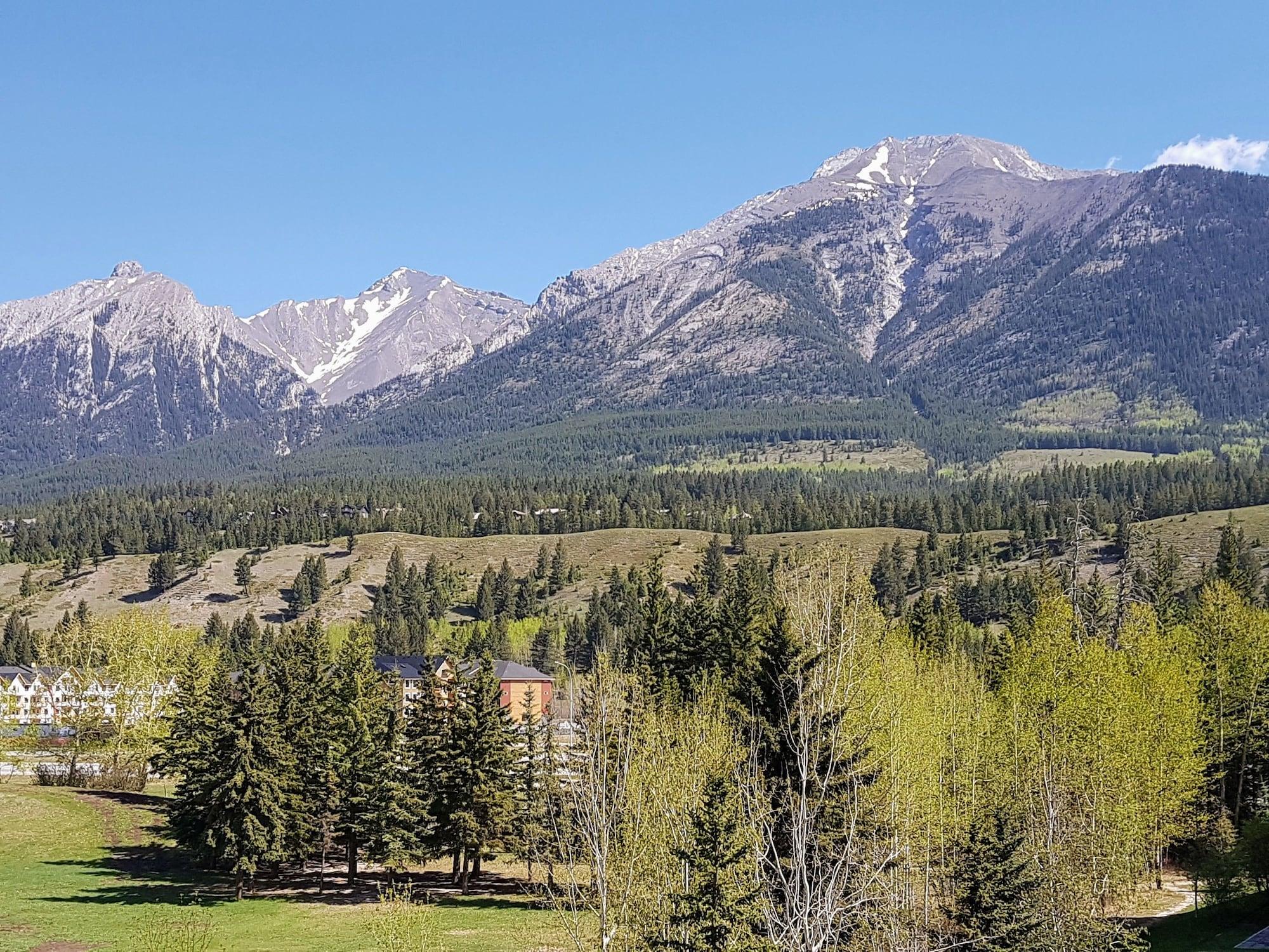 Sunset Mountain Inn Канмор Екстериор снимка