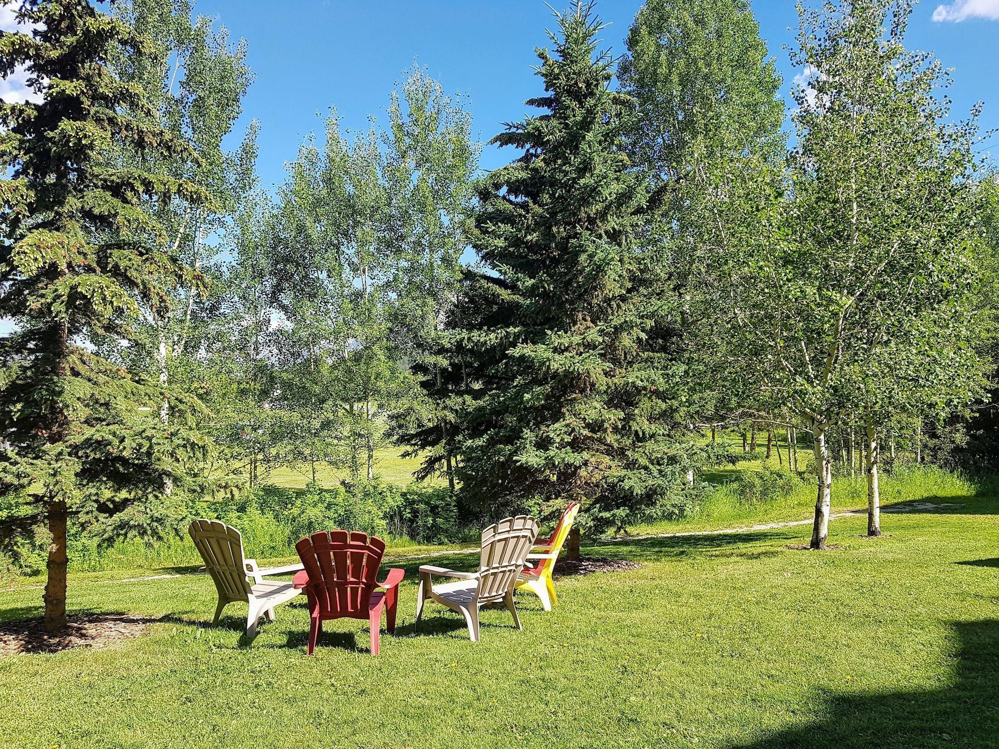 Sunset Mountain Inn Канмор Екстериор снимка
