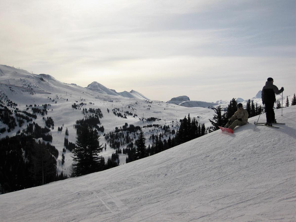 Sunset Mountain Inn Канмор Екстериор снимка