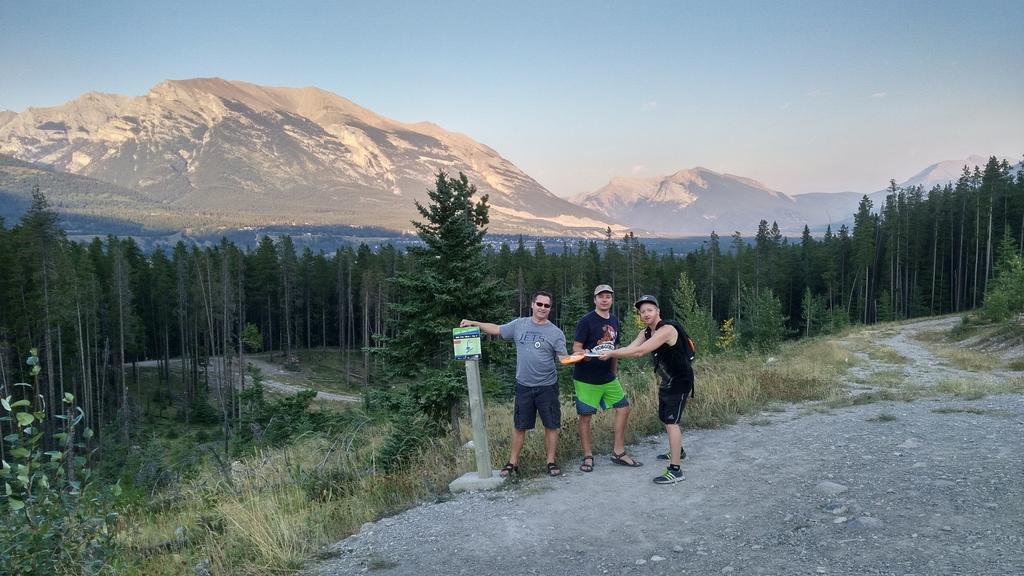 Sunset Mountain Inn Канмор Екстериор снимка
