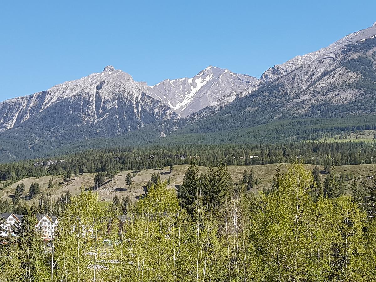 Sunset Mountain Inn Канмор Екстериор снимка