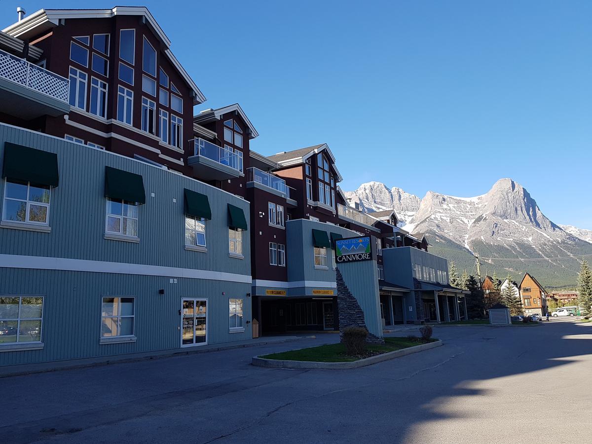 Sunset Mountain Inn Канмор Екстериор снимка