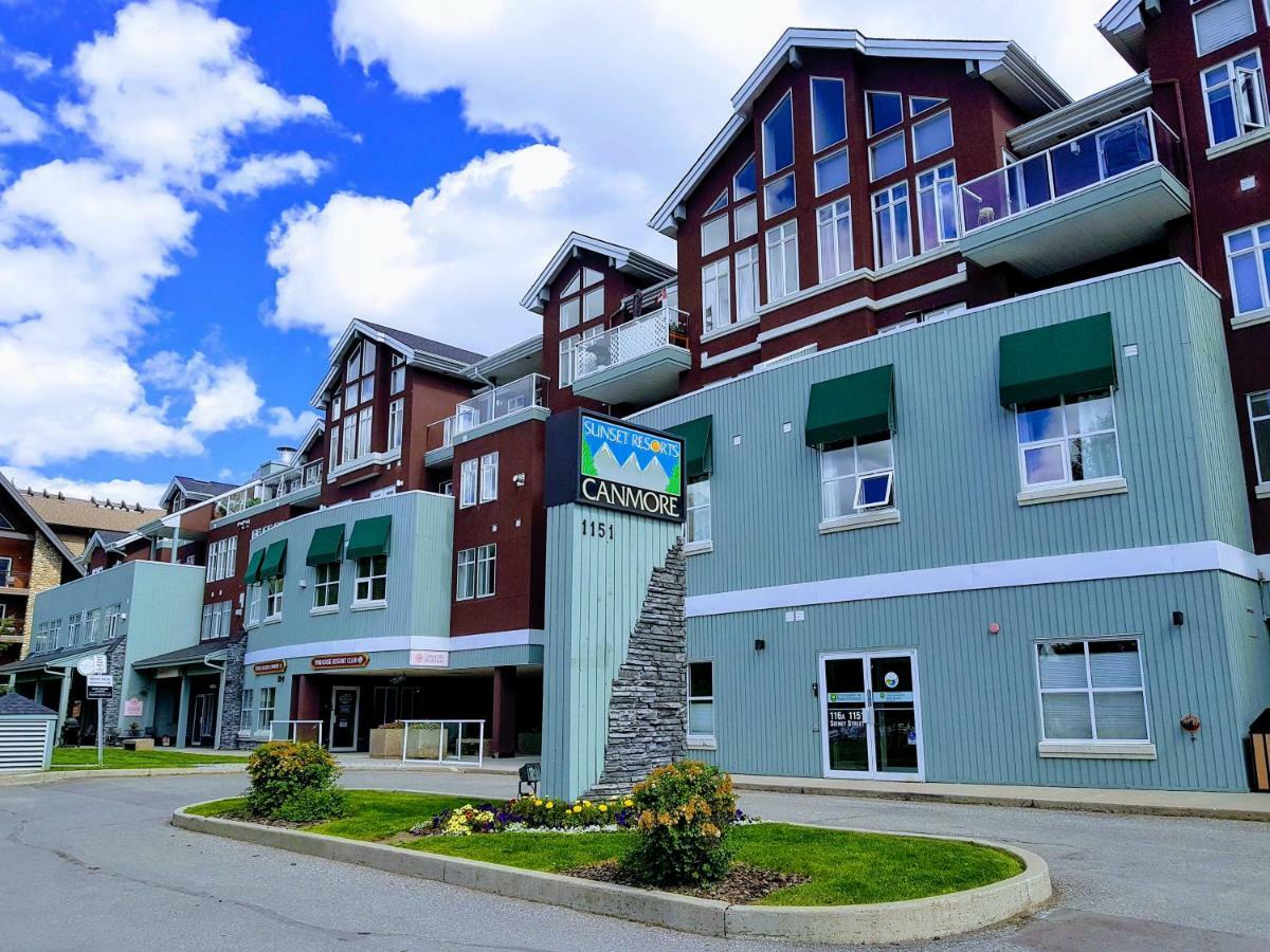Sunset Mountain Inn Канмор Екстериор снимка